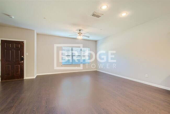 Foto del edificio - 1329 Lake Crest Lane