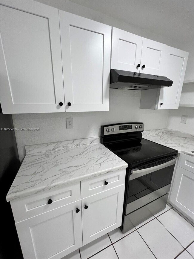 Foto del edificio - 2596 NE 182nd Terrace