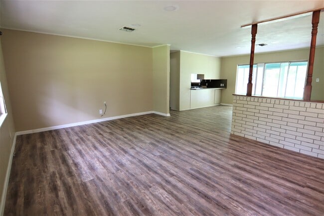 Foto del edificio - 880 Morning Glory Dr