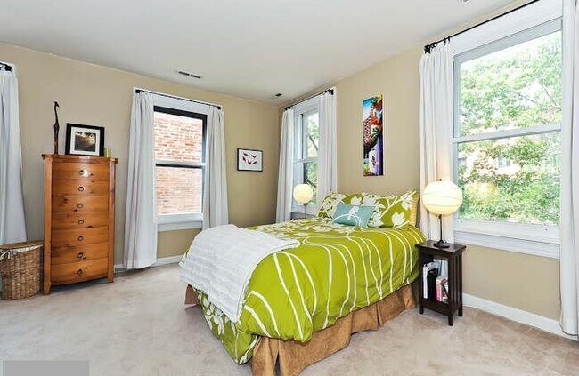 Corner unit provides lots of light in bedroom - 1930 18th St NW