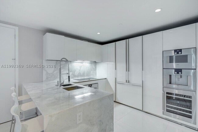 Building Photo - 10203 Collins Ave