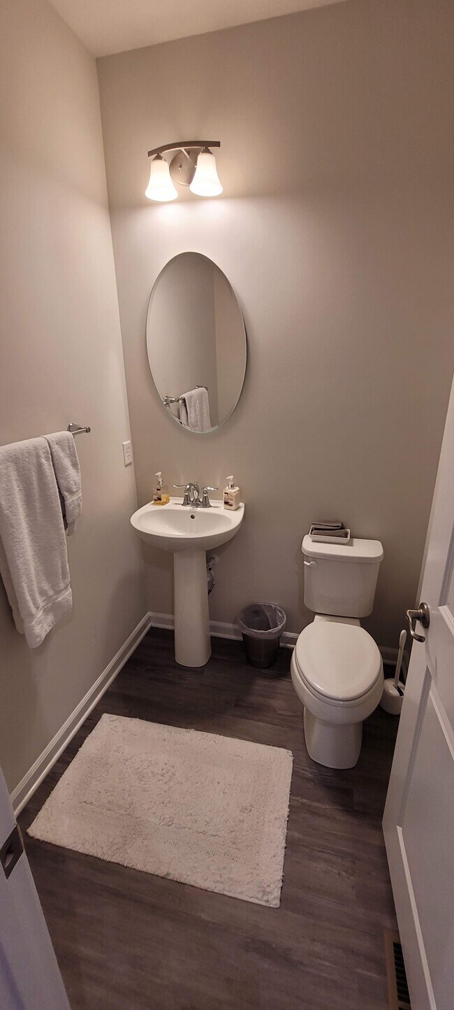 Foto del edificio - Luxury, Location, and Convenience. 2-year-...