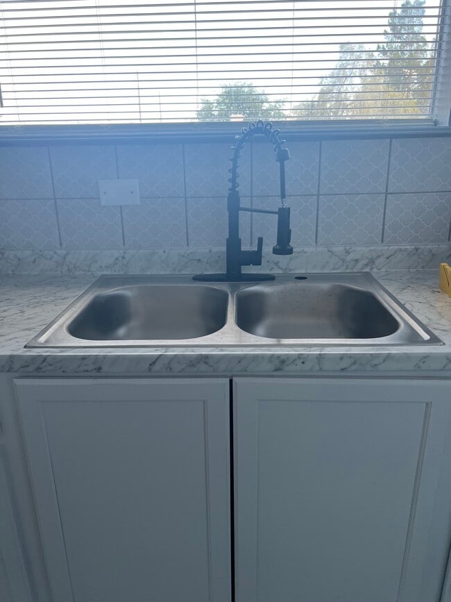 Kitchen area - 801 Arizona Ave