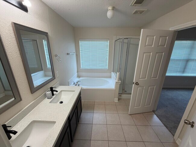 Foto del edificio - 17923 Hollow Hill Ln