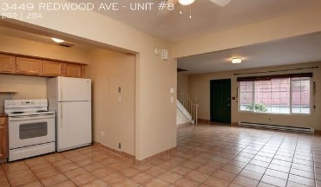 Building Photo - Spacious Townhouse-Style Condo with Patio! W/S/G included