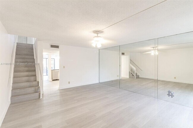 Building Photo - 5209 SW 40th Ave