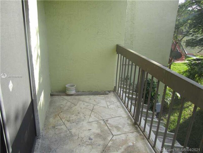 Foto del edificio - 1121 SW 105th Ave