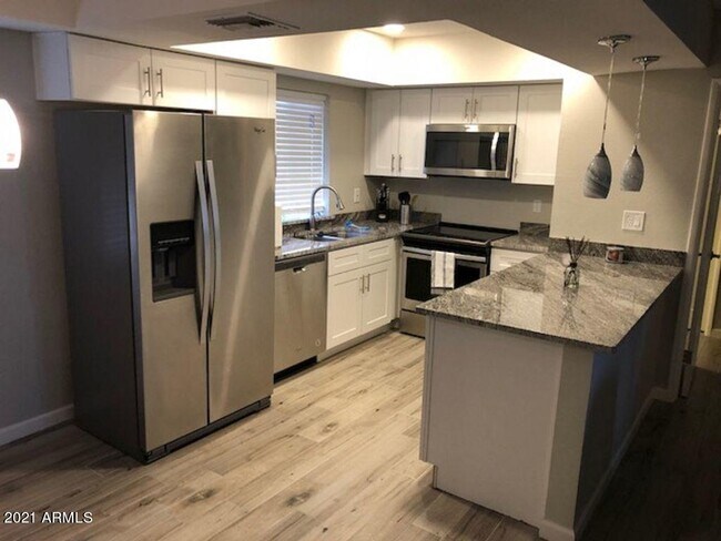 Foto del edificio - 4554 E Paradise Village Pkwy N