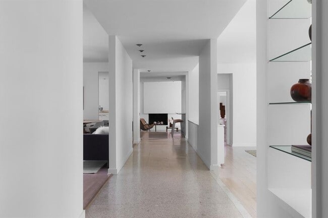 Foto del edificio - 5204 Ridge Oak Dr