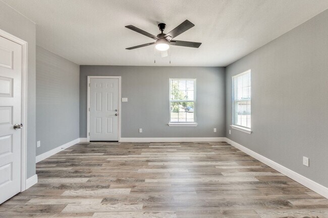 Building Photo - Leacrest Duplex