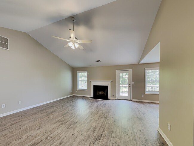 Building Photo - 4730 Camelot Dr
