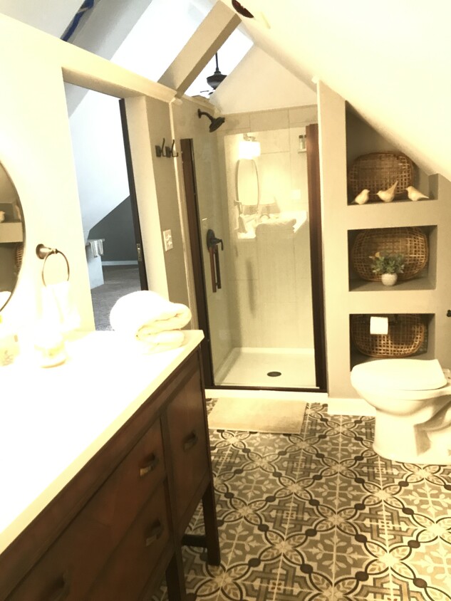 All new bath w/tile floor and shower - 5257 Columbus Ave