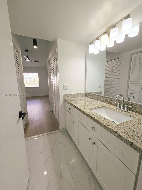 Foto del edificio - 2881 N Oakland Forest Dr