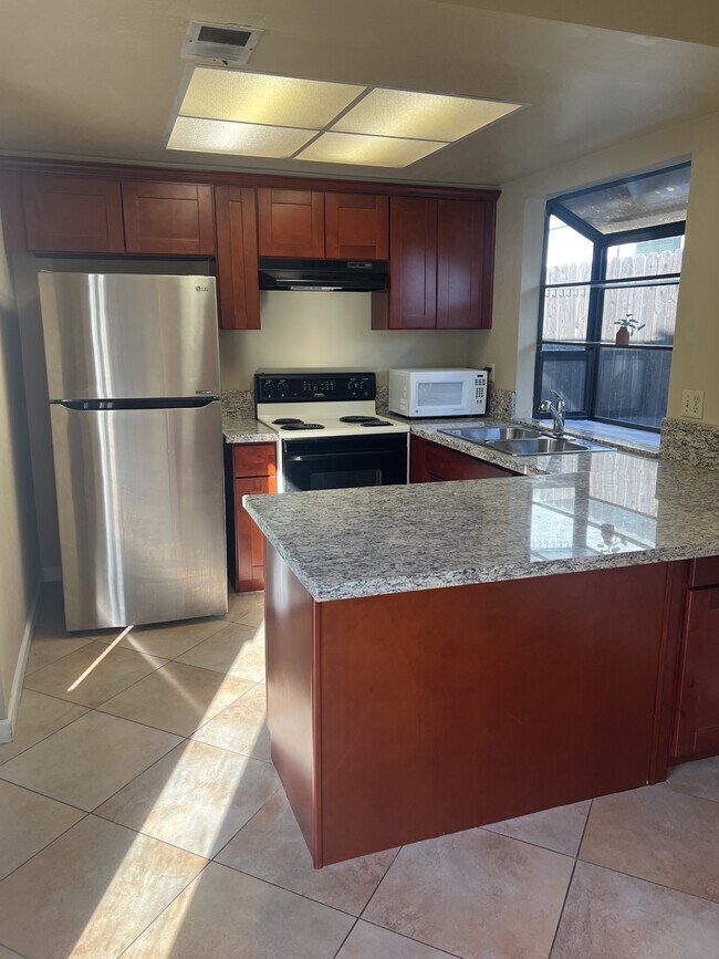 Foto del edificio - 6560 Oakcreek Way