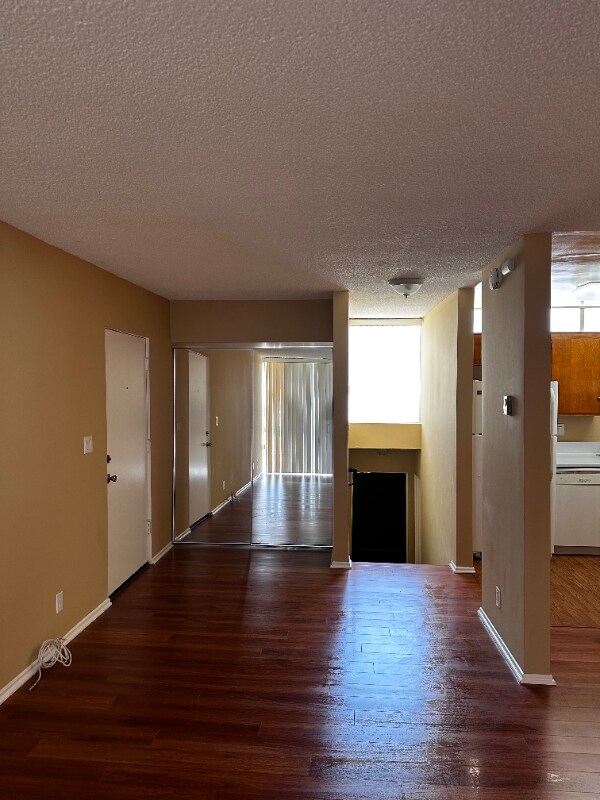 Building Photo - 1202 Mayflower Ave