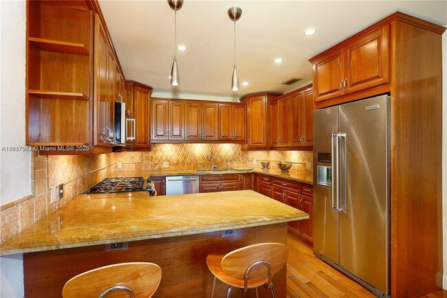 Building Photo - 537 Zamora Ave