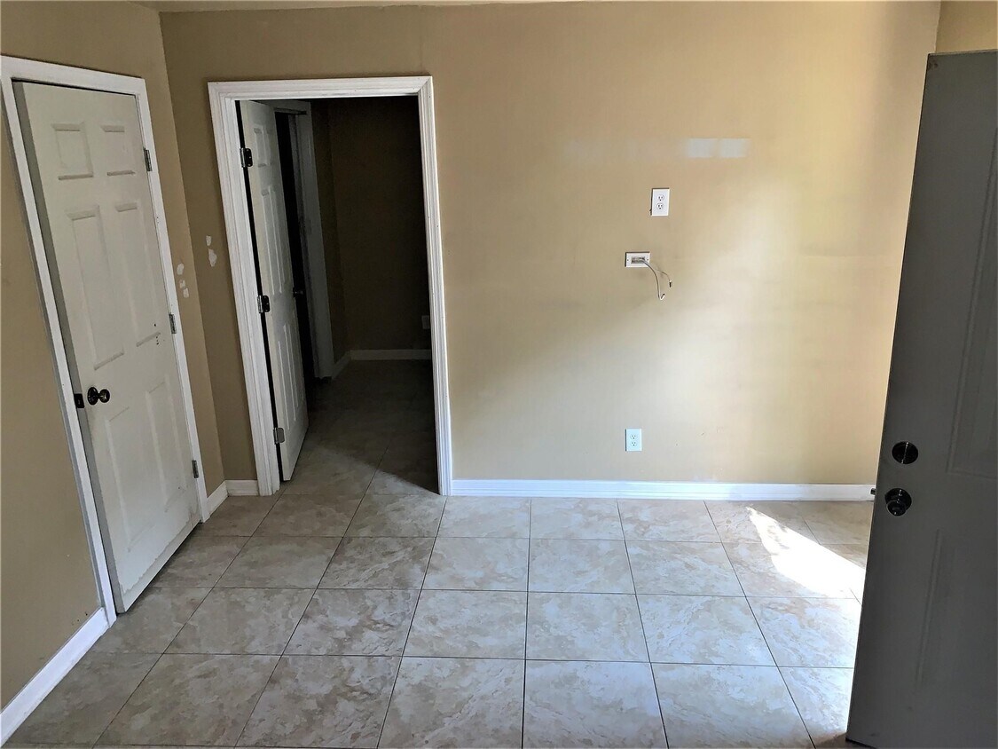 Foto principal - 5924 Morningdale St