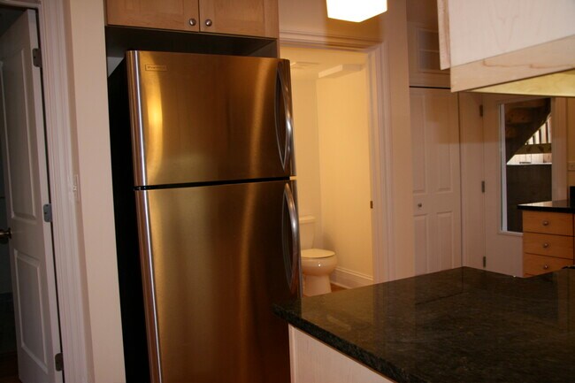 Cocina - 2707 North Wilton Avenue, Garden