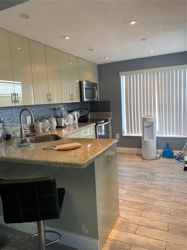 Foto principal - 4154 Inverrary Dr