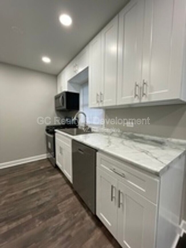 Foto del edificio - 4315 Stanley Ave