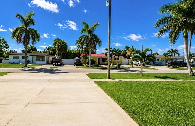 Building Photo - 124 Abaco Dr