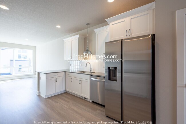 Foto del edificio - Stunning Tri-Level Townhome W/Modern Desig...
