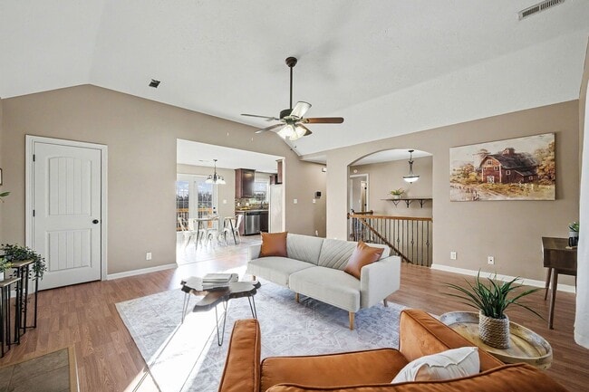 Building Photo - 1304 Freedom Dr