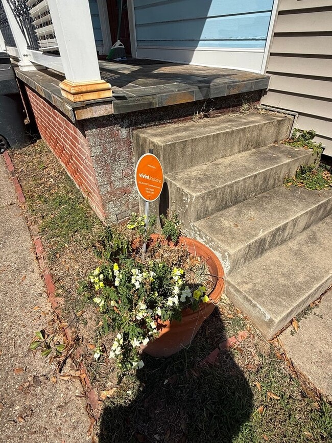 Building Photo - Charming Historic Highland Rental – 3BR, 2...