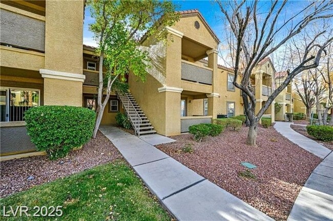 Building Photo - COMFORTABLE TOP FLOOR 1 BEDROOM LOCATED IN...