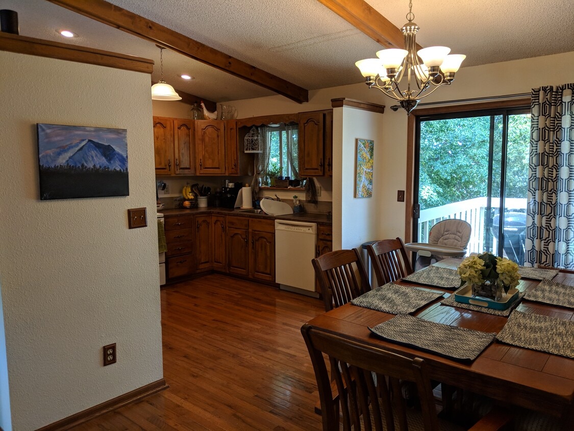 Building Photo - 6004 Little Johnny Dr