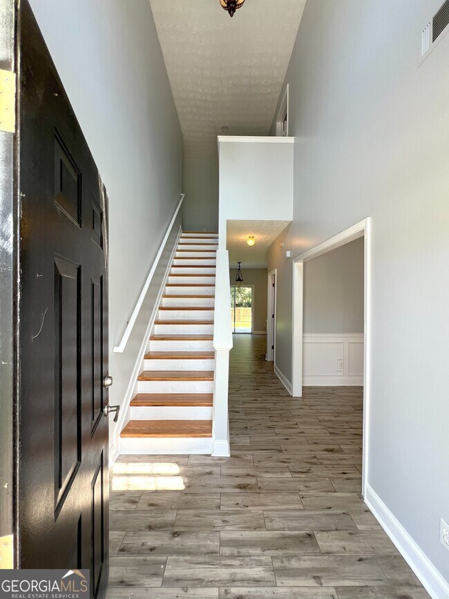 Building Photo - 540 Langham Cir