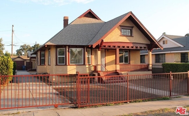 Building Photo - 1244 W 46th St