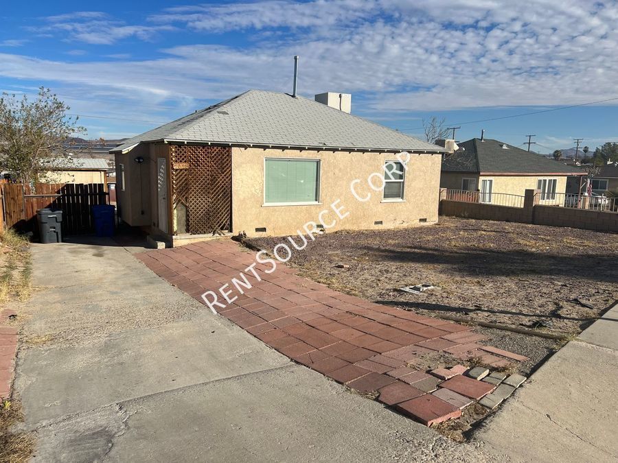 Primary Photo - 2 Bedroom Home For Rent in Barstow