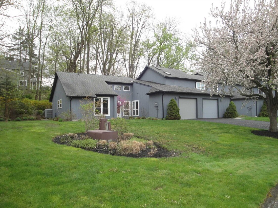 21 North Loop, Rhinebeck, NY 12572 Condo for Rent in Rhinebeck, NY