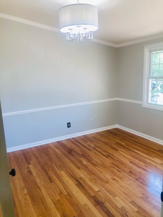 Foto del edificio - 8811 Tanglewild Pl