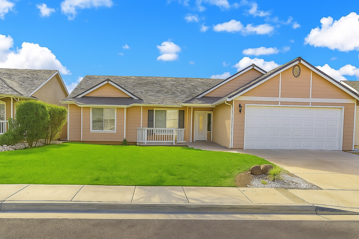 Foto principal - 1077 W Saffron St