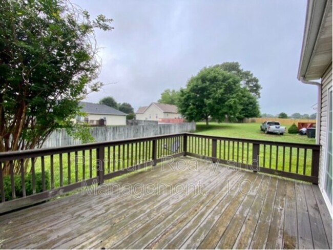 284 Ballygar Ct Clarksville Tn 37043 House For Rent In Clarksville Tn Apartments Com