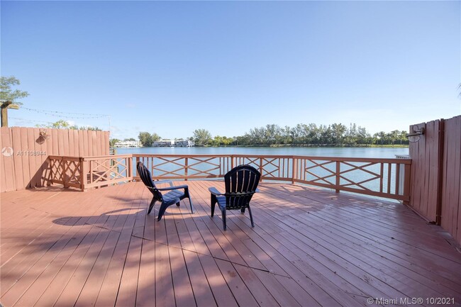 Building Photo - 5049 SW 71st Pl
