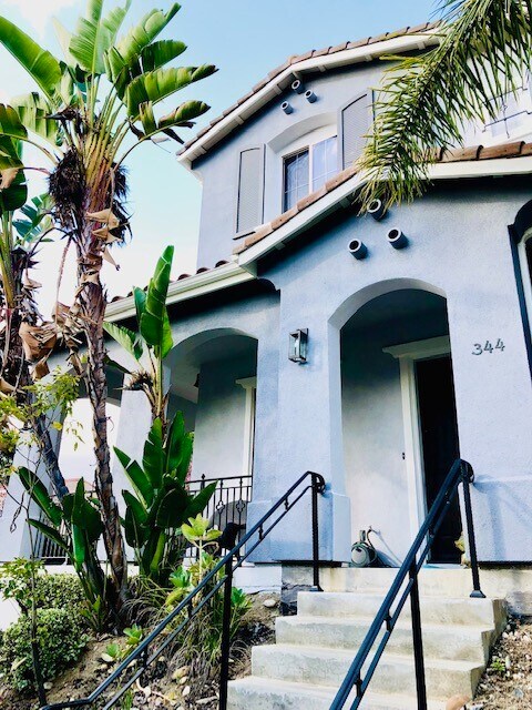 Foto principal - 344 W Foothill Blvd