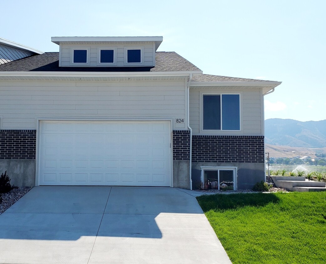 809 380 E, Smithfield, UT 84335 Townhome Rentals in Smithfield UT