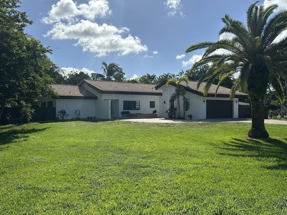 Foto principal - 11460 SW 1st Ct