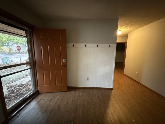 Foto del edificio - 2202 Crestwood Dr