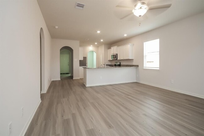 Building Photo - 25314 Shadowdale Dr