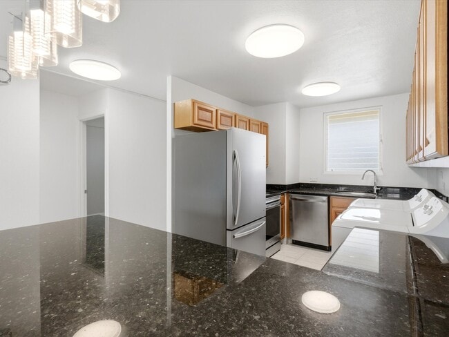 Building Photo - 14 Aulike St