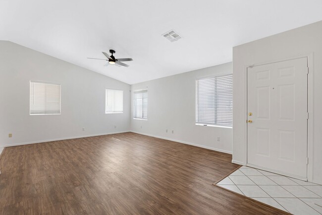 Building Photo - MOVE IN SPECIAL!