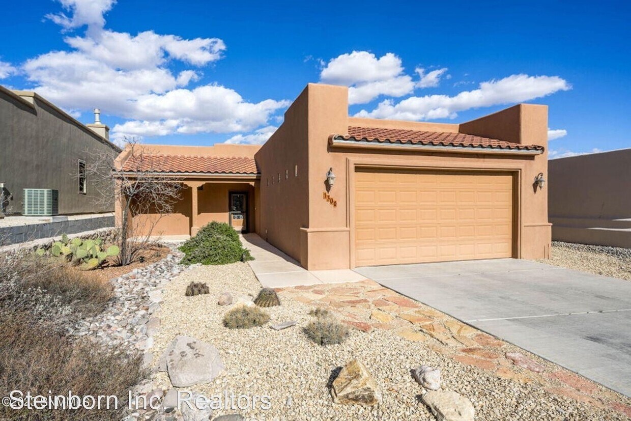 3 br, 2 bath House 1300 Cassat Place House Rental in Las Cruces, NM