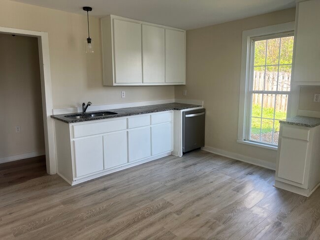 Building Photo - 126 Brookside Dr
