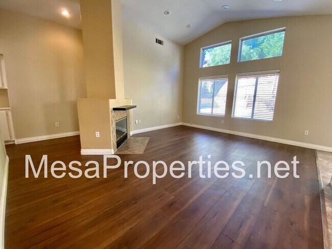 Foto del edificio - 14042 Sweet Grass Ln
