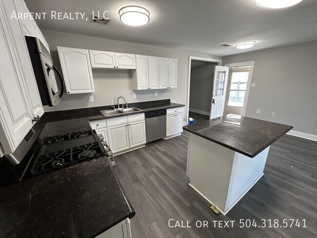 Building Photo - 2713 Volpe Dr