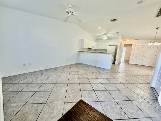 Building Photo - Well-maintained 3-bedroom, 2-bathroom, fenced and Flexible Lease Terms available duplex located i...